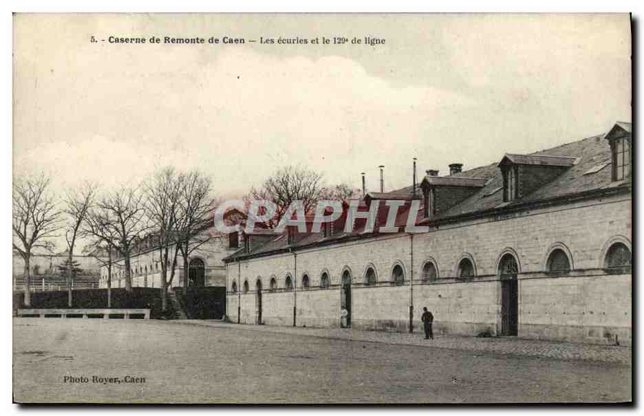 CPA Caserne de Remonte de Caen Les ecuries et le 129eme de ligne Militaria
