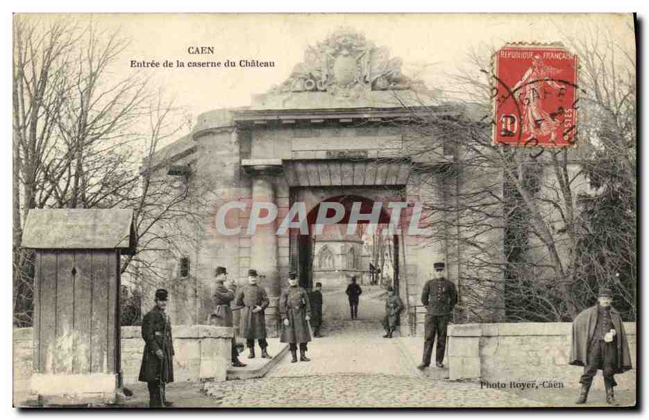 CAEN — Entrée de la caserne du Château — Photo Royer, Caen