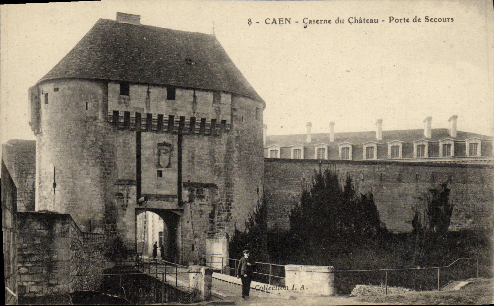 CPA Caen Caserne du Chateau Porte de Secours