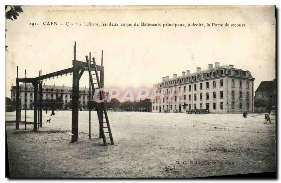 CPA Caen Caserne lefevre les deux corps de Batiments principaux a droite la Porte de Secours Militaria