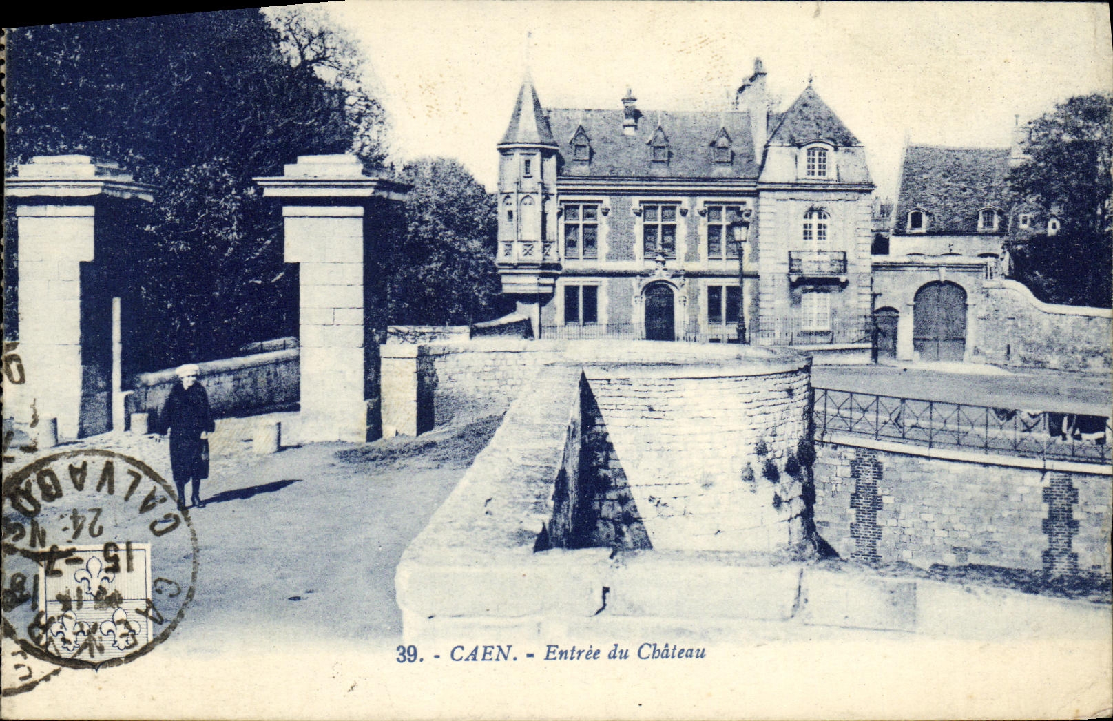 CPA Caen Entree du Chateau