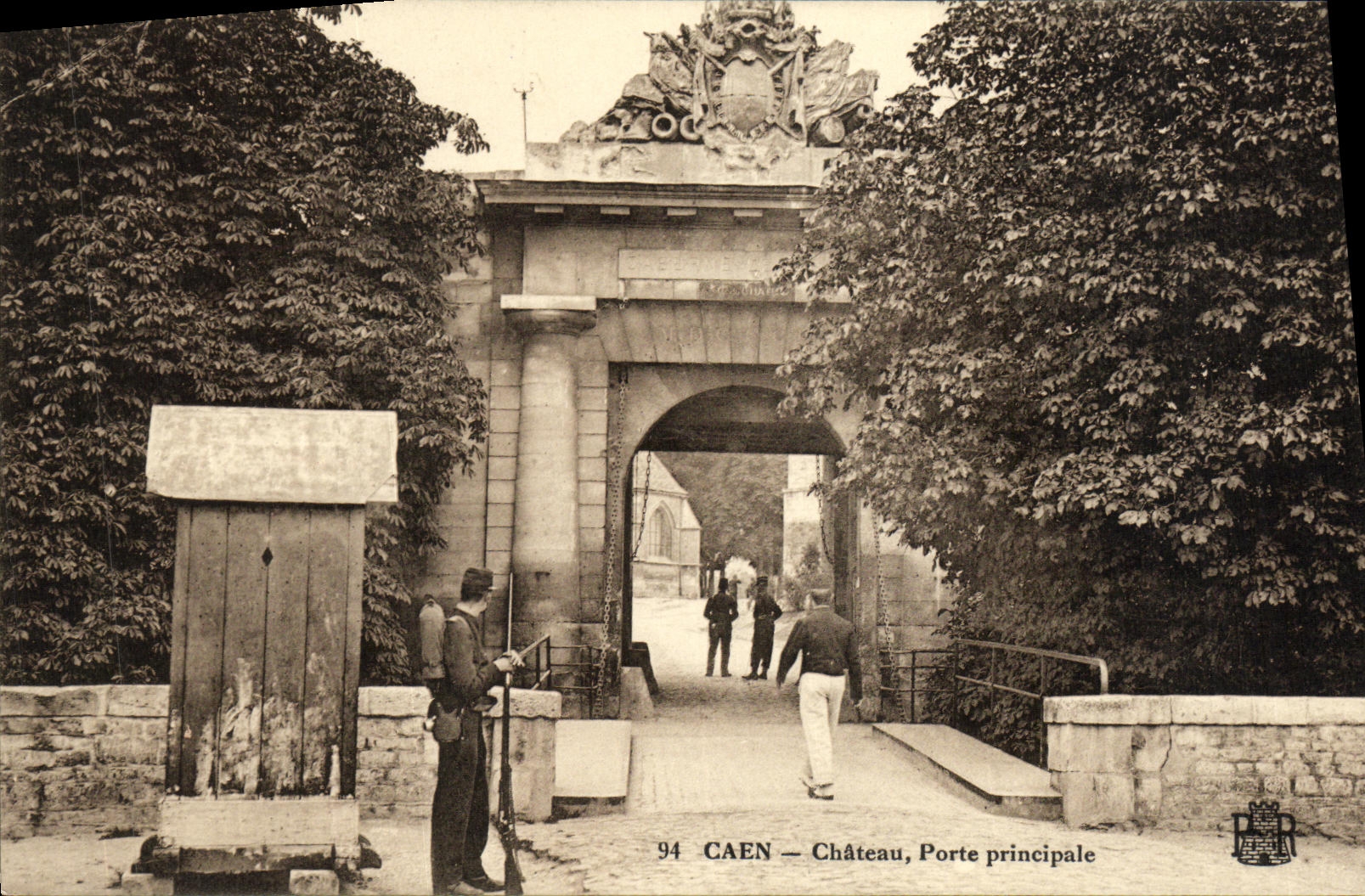 CAEN — Château, Porte principale — Imprimerie T. R. (n° 94)