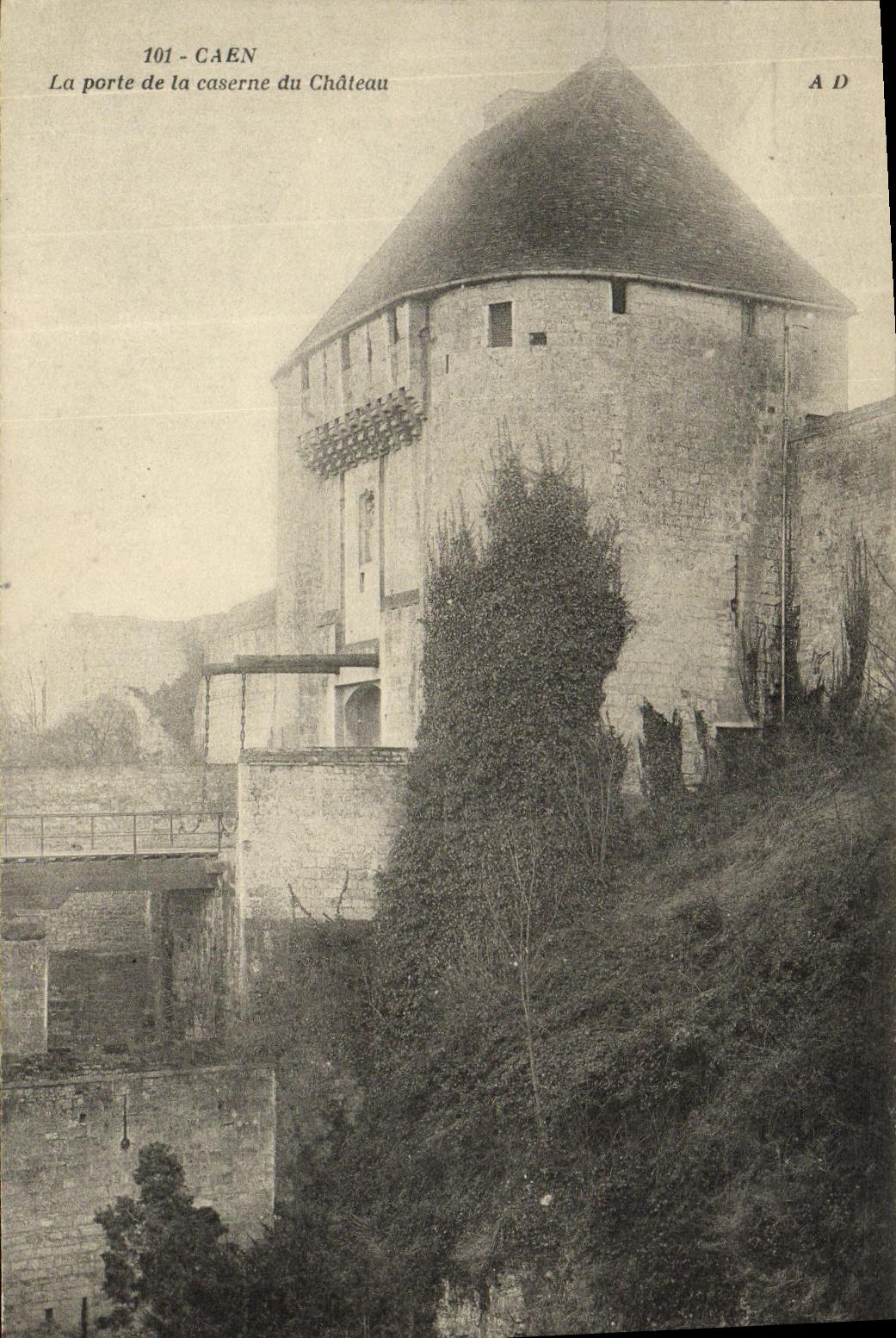 CPA Caen La porte de la Caserne du Chateau