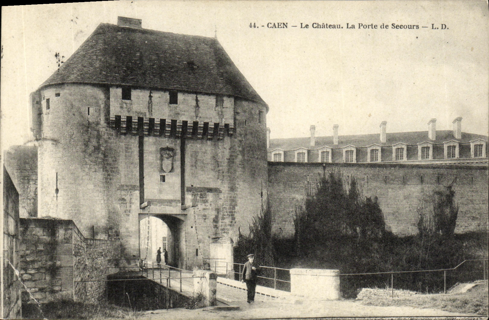 CPA Caen Le Chateau La Porte de Secours