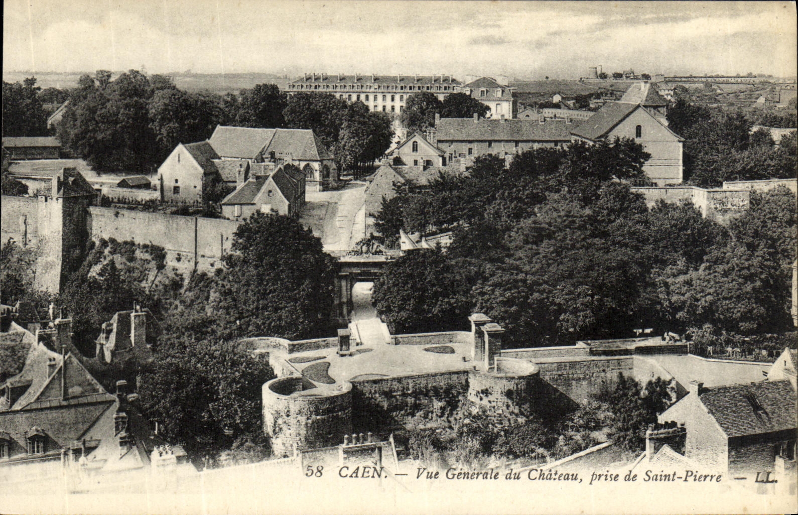 CPA Caen Vue Generale du Chateau prise de Saint Pierre