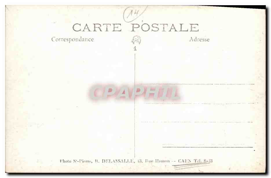 Groupe d'enfants devant un bâtiment — éditeur St-Pierre, Caen — Reverso