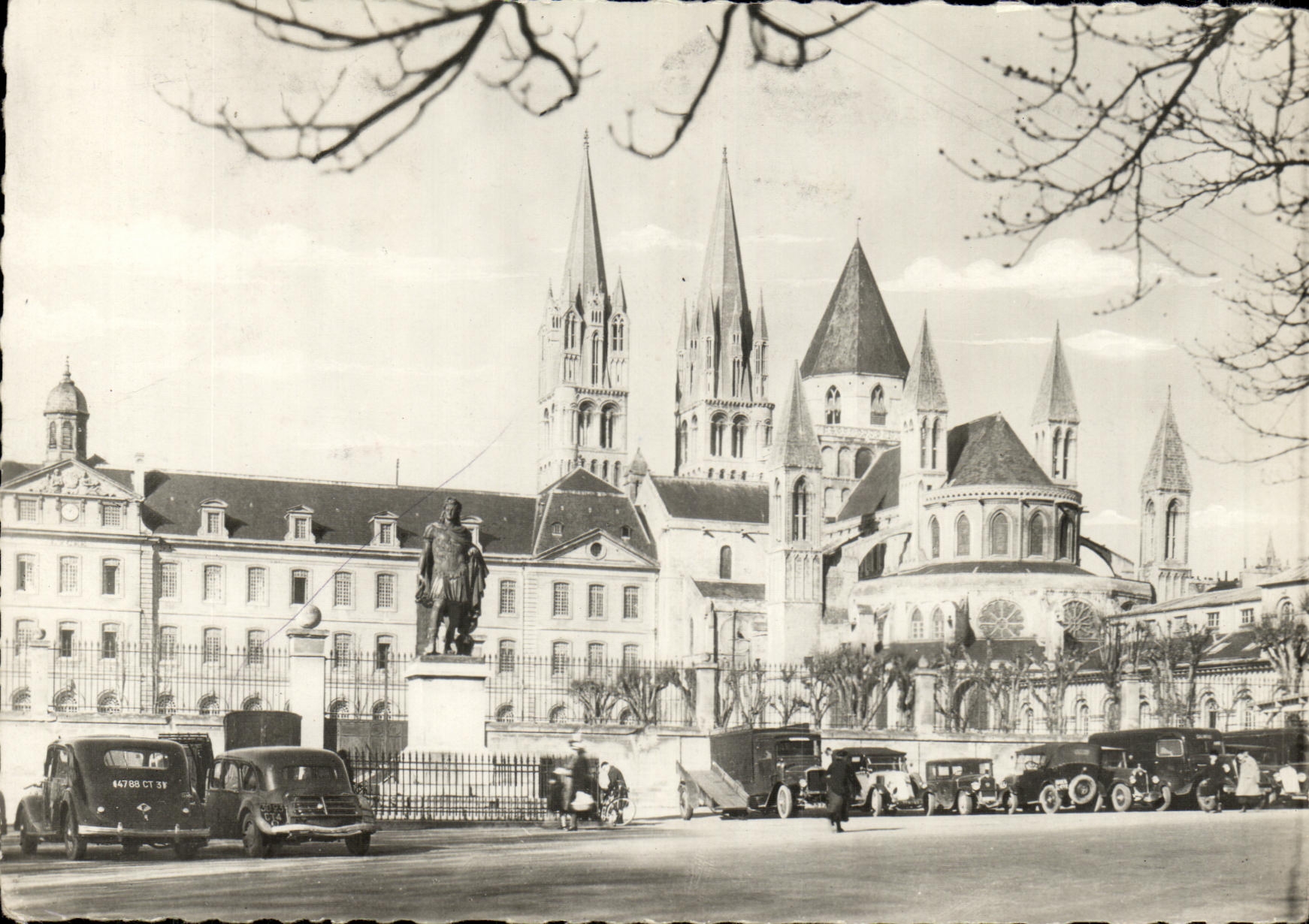 CPM Caen Lycee Malherbe et abside de St Etienne Abbaye aux hommes