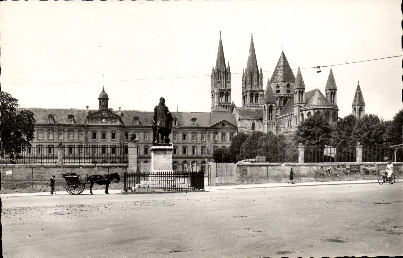 CPM Caen Le Lycee et l Abbaye aux Hommes