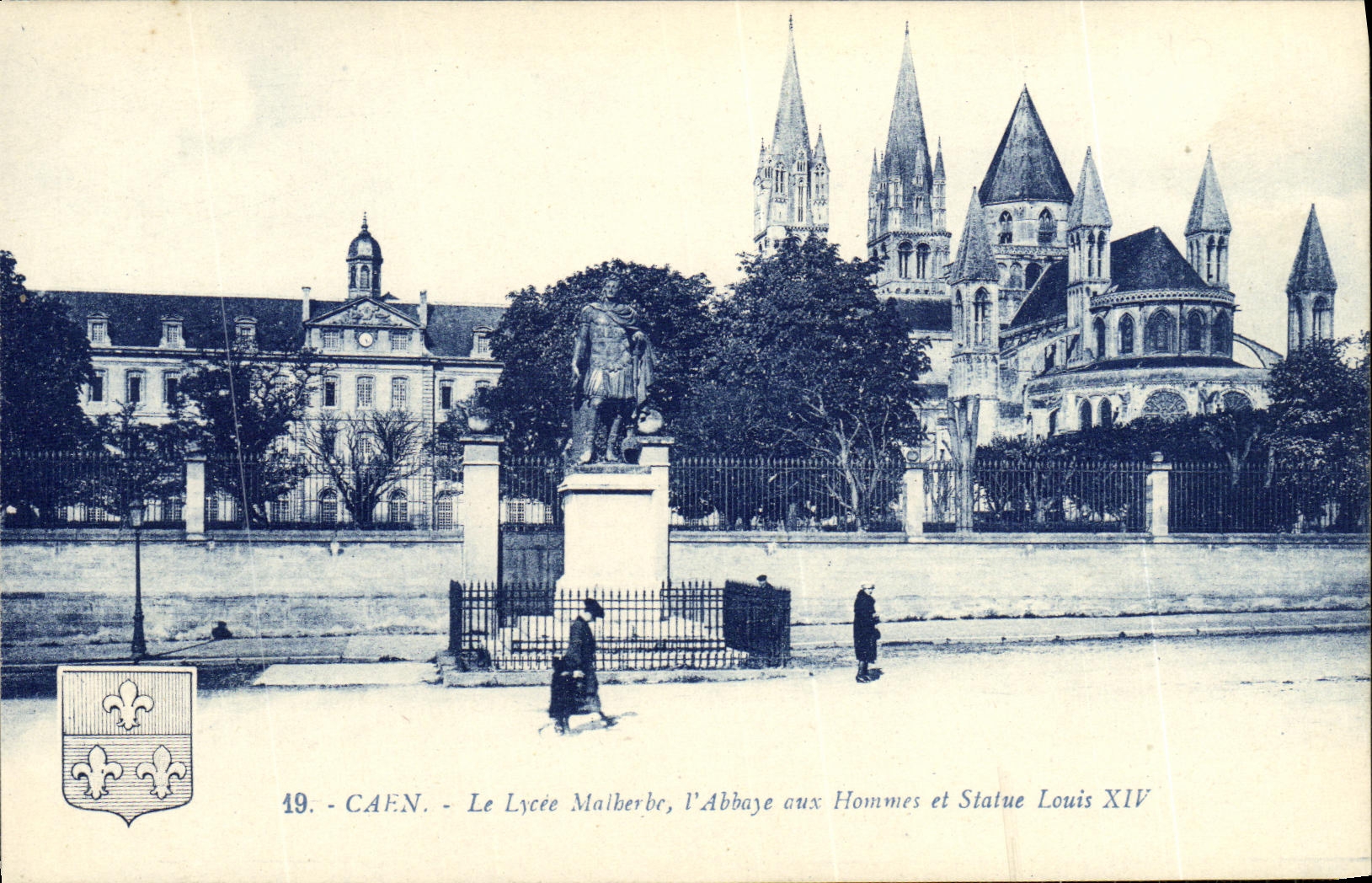 CPA Caen Le Lycee Malherbe l Abbaye aux Hommes et Statue Louis XIV