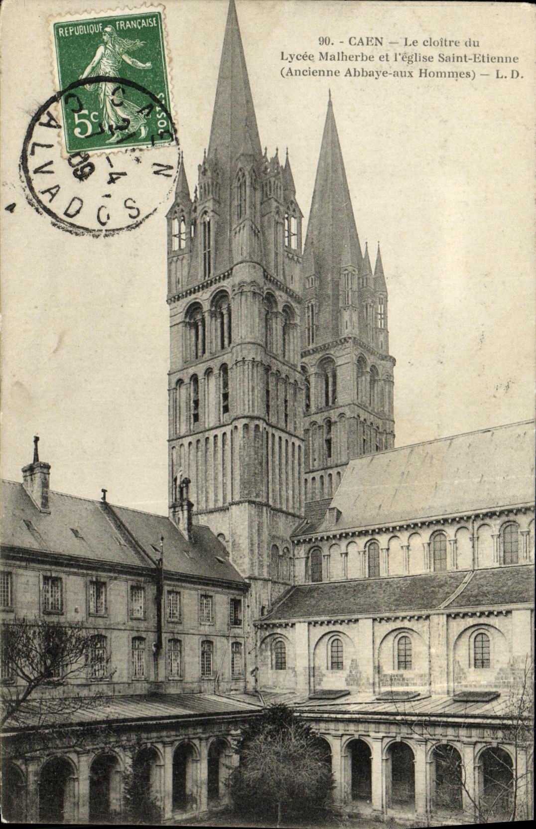 CPA Caen Le cloitre du Lycee Malherbe er l eglise Saint Etienne Ancienne abbaye aux hommes