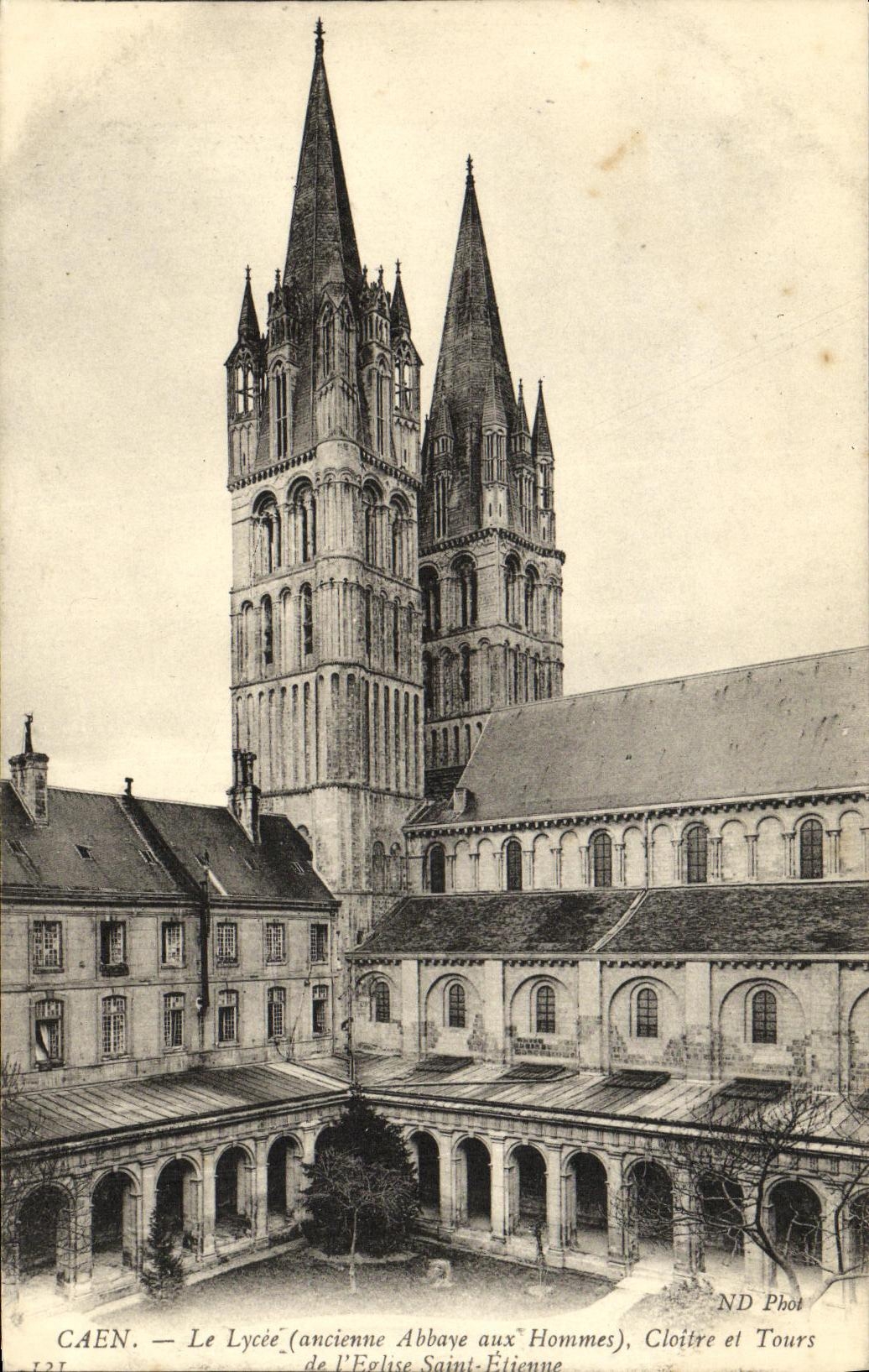 CPA Caen Le Lycee Cloitre et Tours de l Eglise Saint Etienne