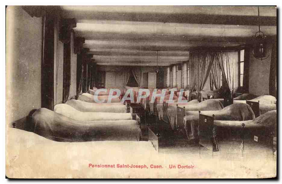 CPA Pensionnat Saint Joseph Caen Un Dortoir