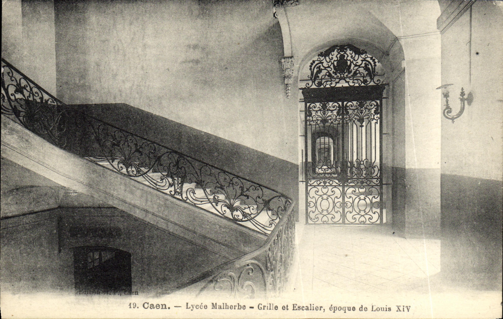 CPA Caen Lycee Malherbe Grille et Escalier epoque de Louis XIV