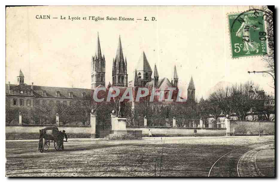 CPA Caen Le Lycee et l Eglise Saint Etienne