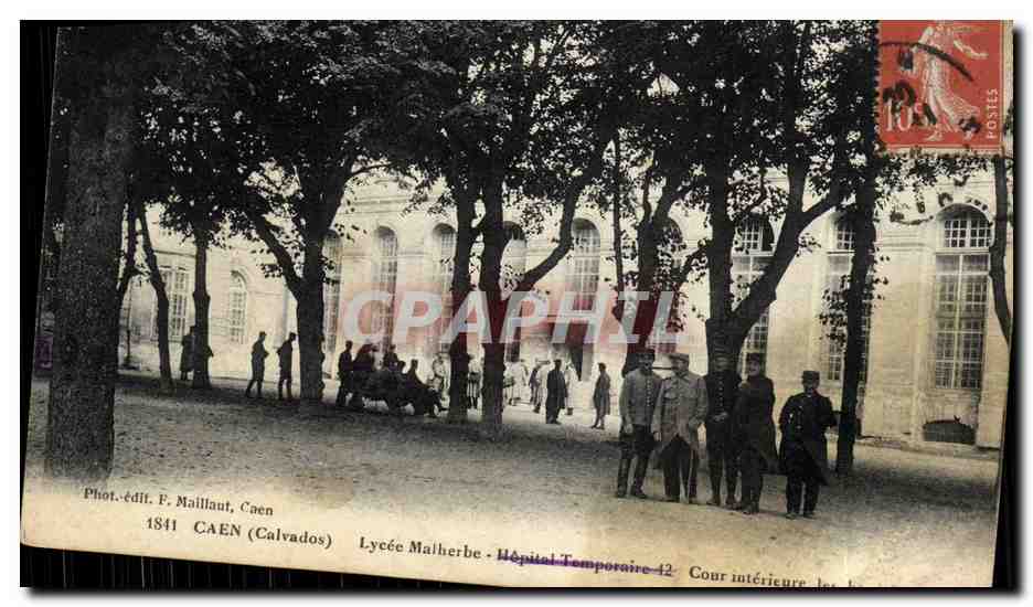 CPA Caen Lycee Malherbe Hopital temporaire Cour interieure Les blesses Militaria