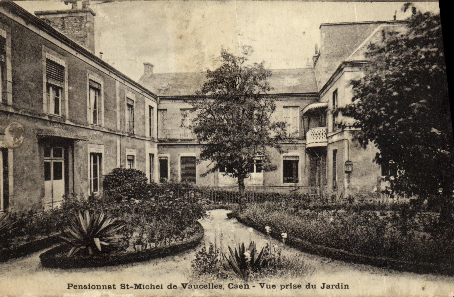CPA Pensionnat St Michel de Vaucelles Caen Vue prise du Jardin
