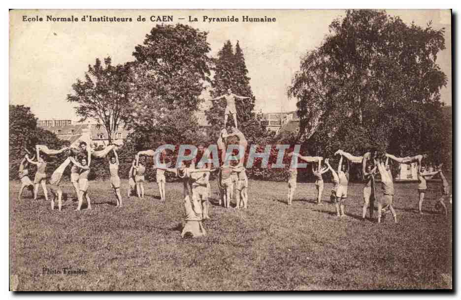 École Normale d'Instituteurs de CAEN — La Pyramide Humaine — Photo Tempte