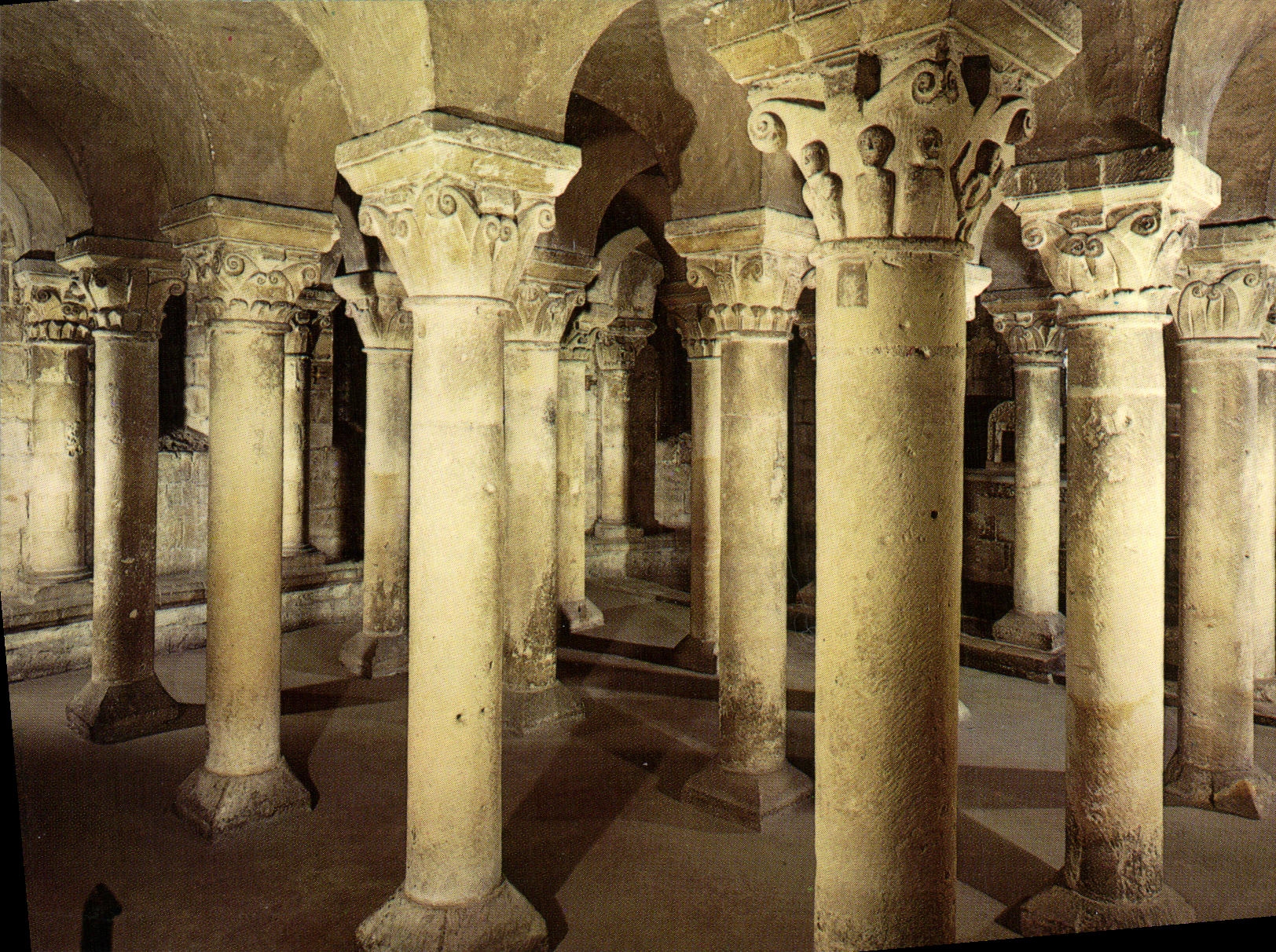 CAEN - ABBAYE AUX DAMES - Église de la Trinité (XIIe s.) - La Crypte (XIIe s.)
