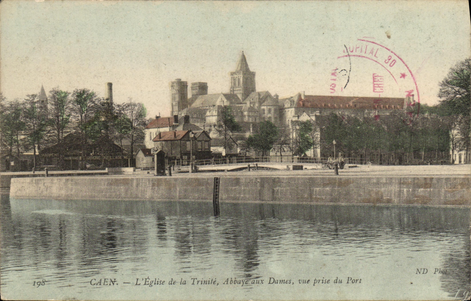 CPA Caen L Eglise de la Trinite Abbaye aux Dames vue prise du Port