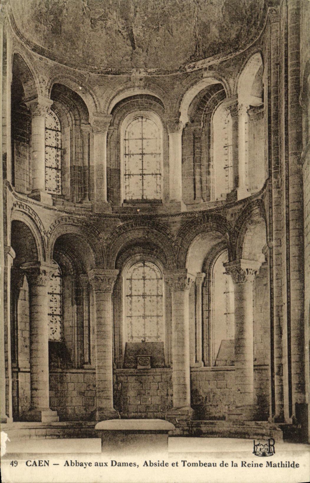 CPA Caen Abbaye aux Dames Abside et Tombeau de la Reine Mathilde