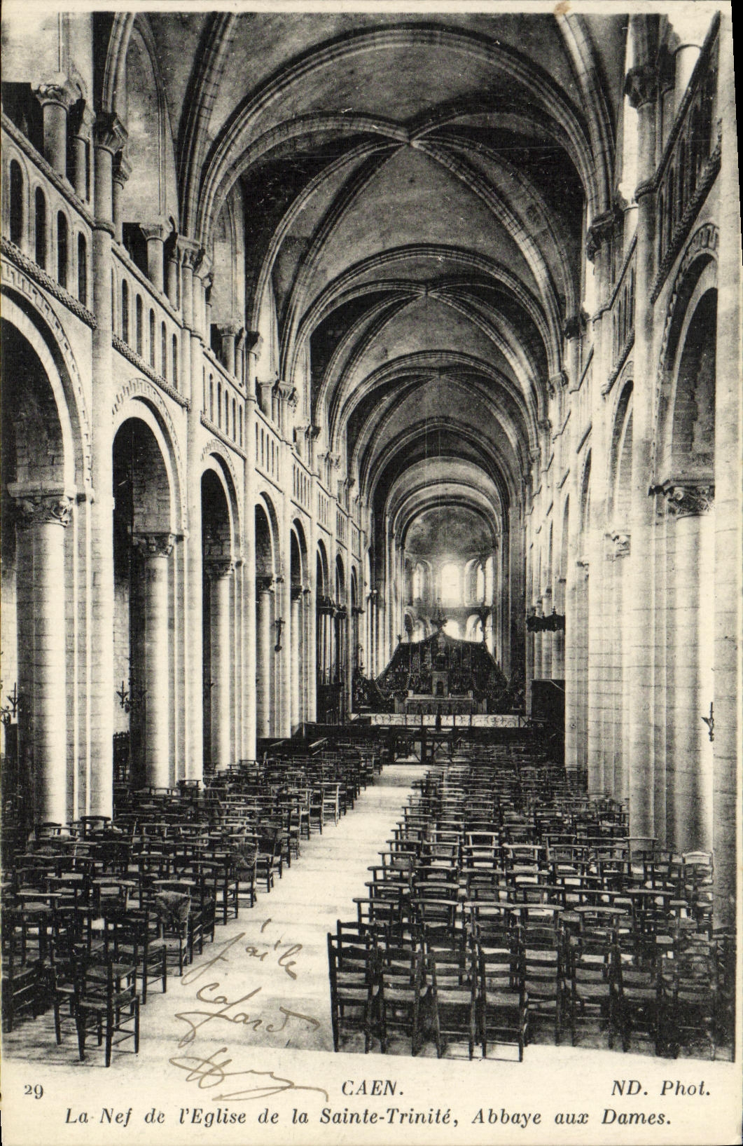 CPA Caen La Nef de l Eglise de la Trinite Abbaye aux Dames 