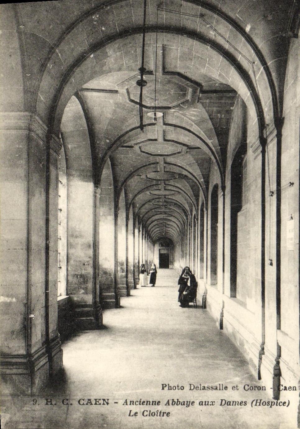CPA Caen Ancienne Abbaye aux Dames Le Cloitre