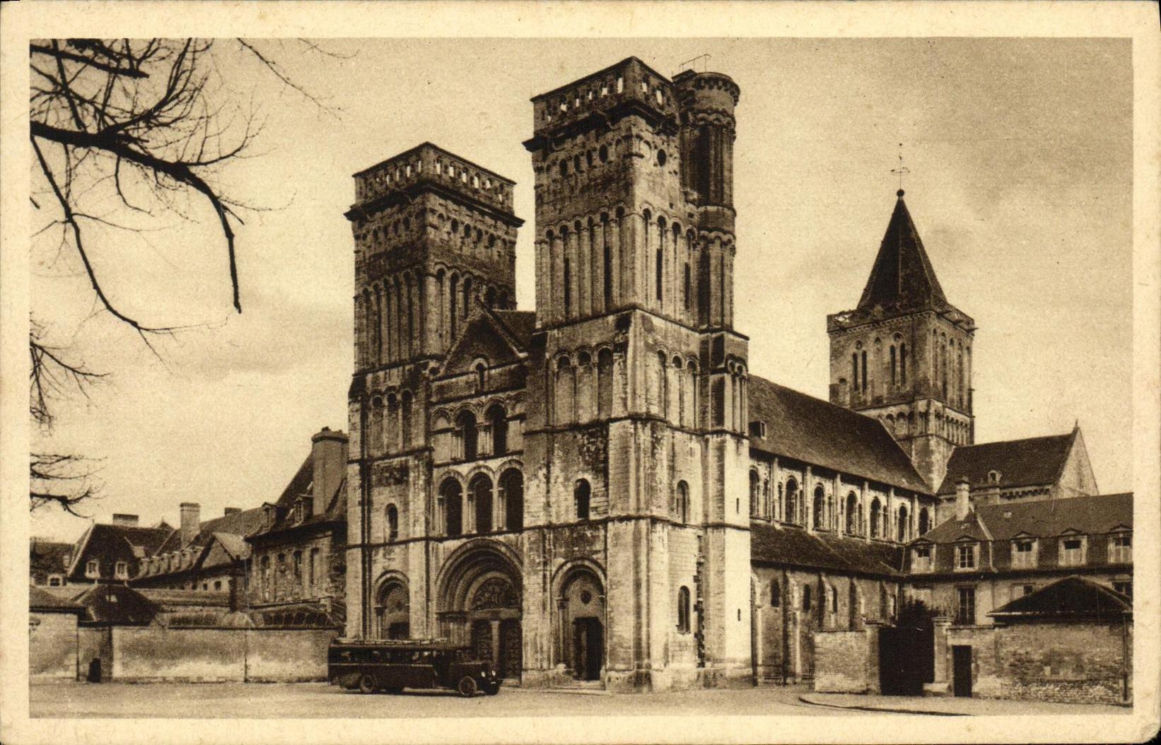 CPA Caen Abbaye aux Dames ou La Trinite