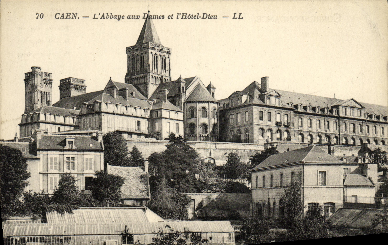 CPA Caen L Abbaye aux Dames et l Hotel Dieu