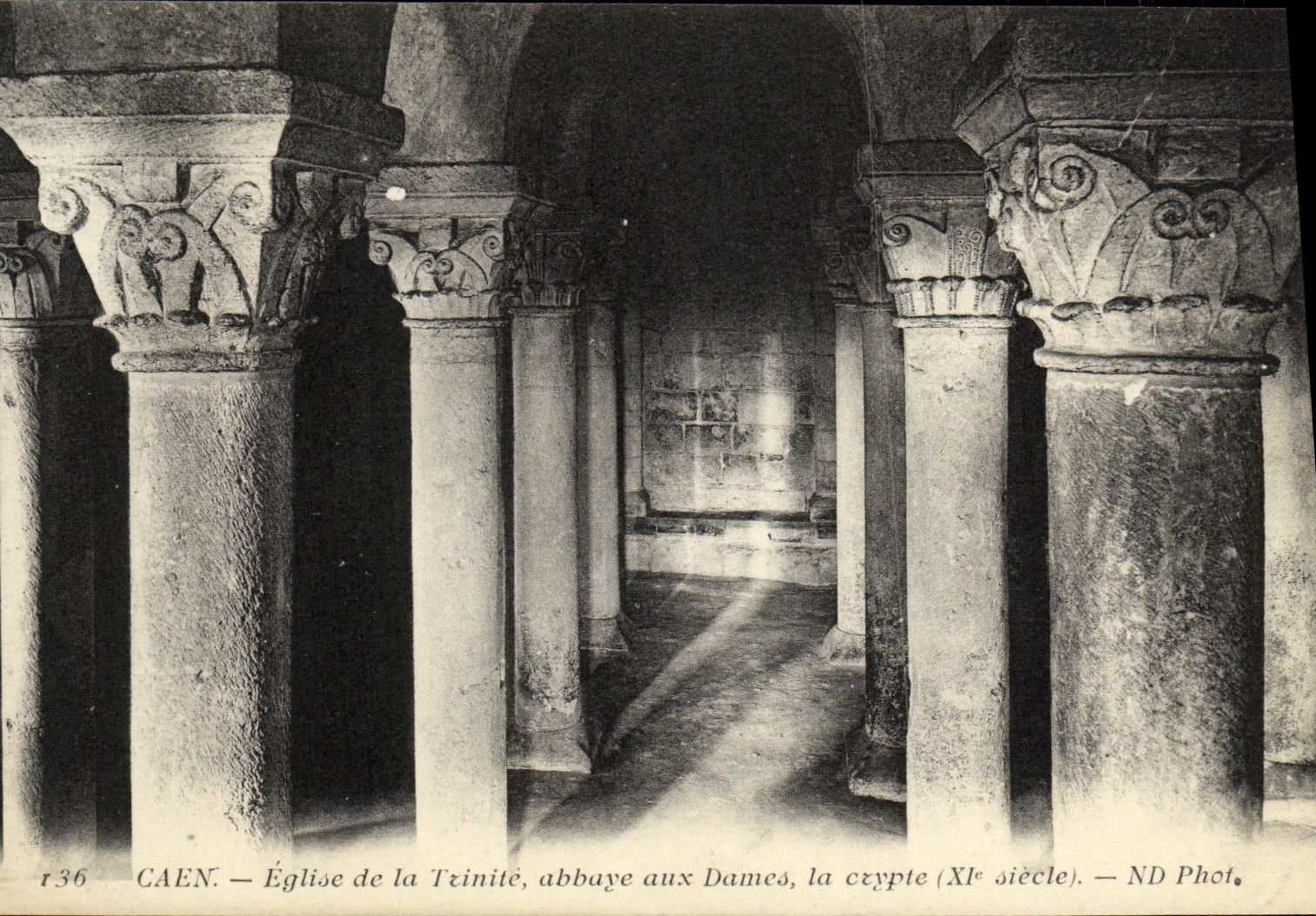 CPA Caen Eglise de la Trinite Abbaye aux Dames LA crypte