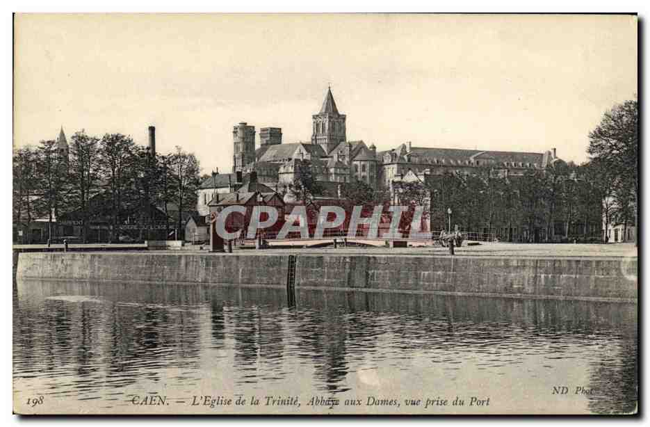 CPA Caen Eglise de la Trinite Abbaye aux Dames vue prise du Port