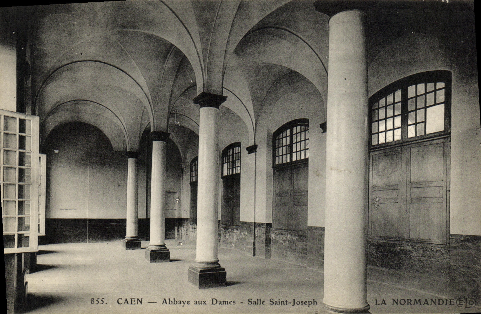 CPA Caen Abbaye aux Dames Salle Saint Joseph