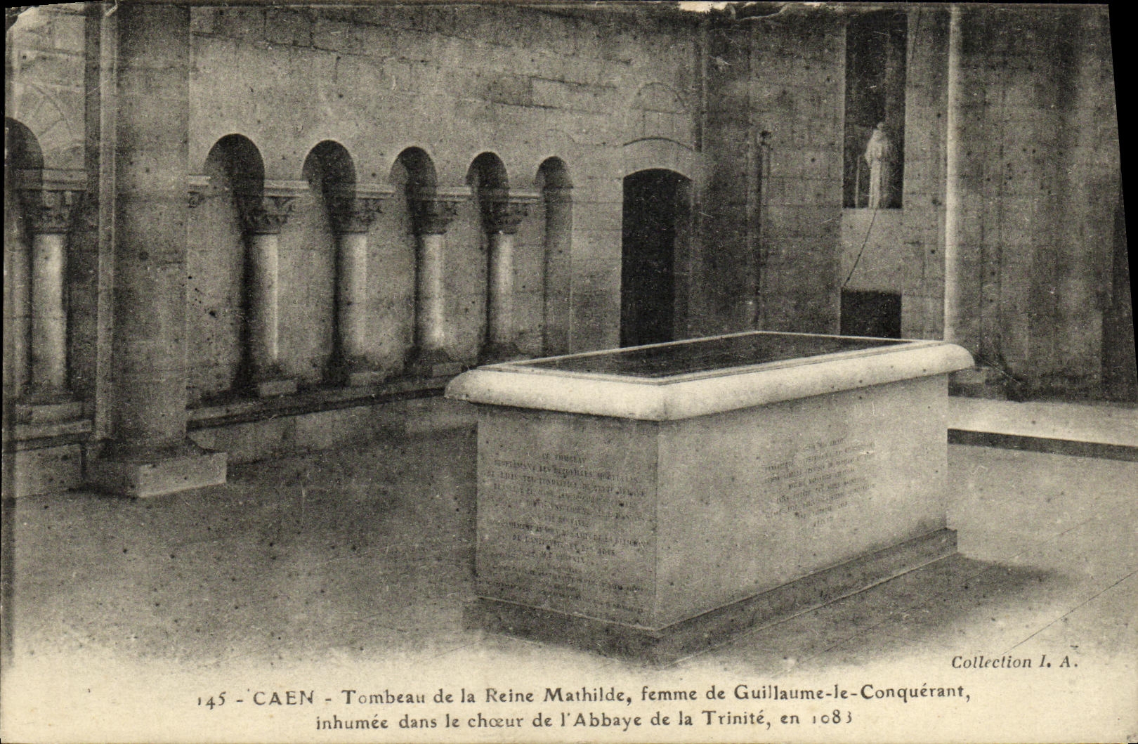 CPA Caen Tombeau de la Reine Mathilde femme de Guillaume le Conquerant inhumee dans le choeur de l abbaye