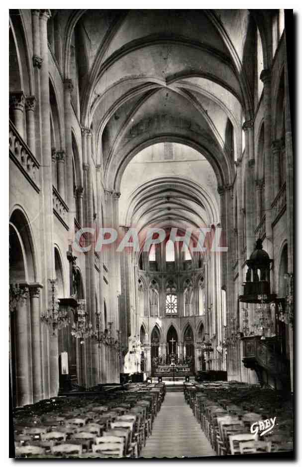 Église Abbatiale Saint-Étienne — Nef avec voûtes à nervures (XIe s.) et le Chœur (XIIIe s.) — Éditions Gaby