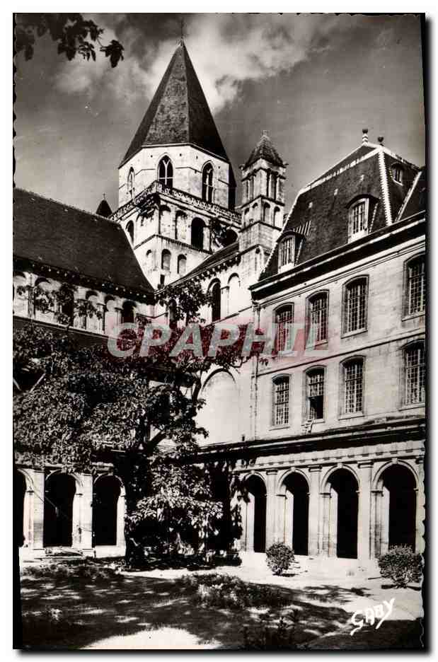 CPM Caen Eglise Abbatiale Saint Etienne Tour Lanterne vue du cloitre de l Abbaye aux Hommes