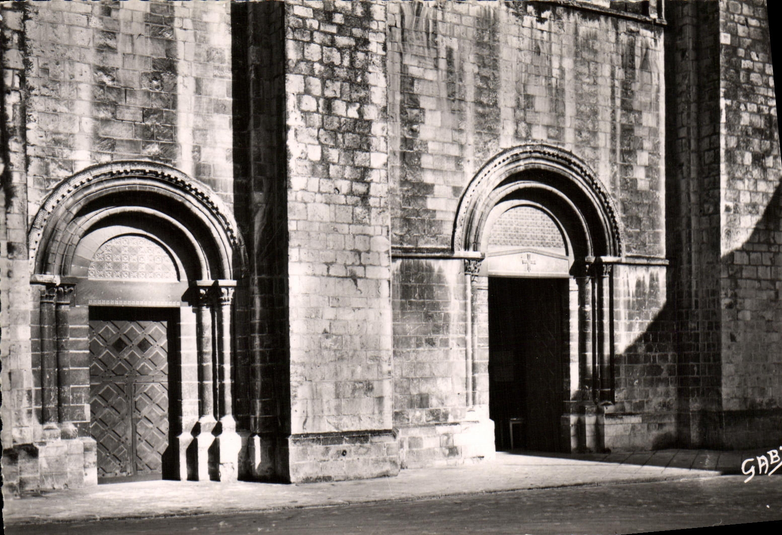 CPM Caen Eglise Abbatiale Saint Etienne Portail Principal