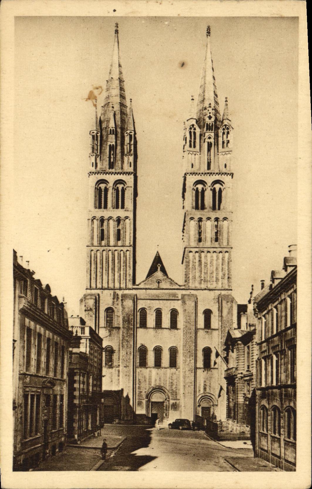 CPA Caen Eglise St Etienne Abbaye Aux Hommes Facade romane