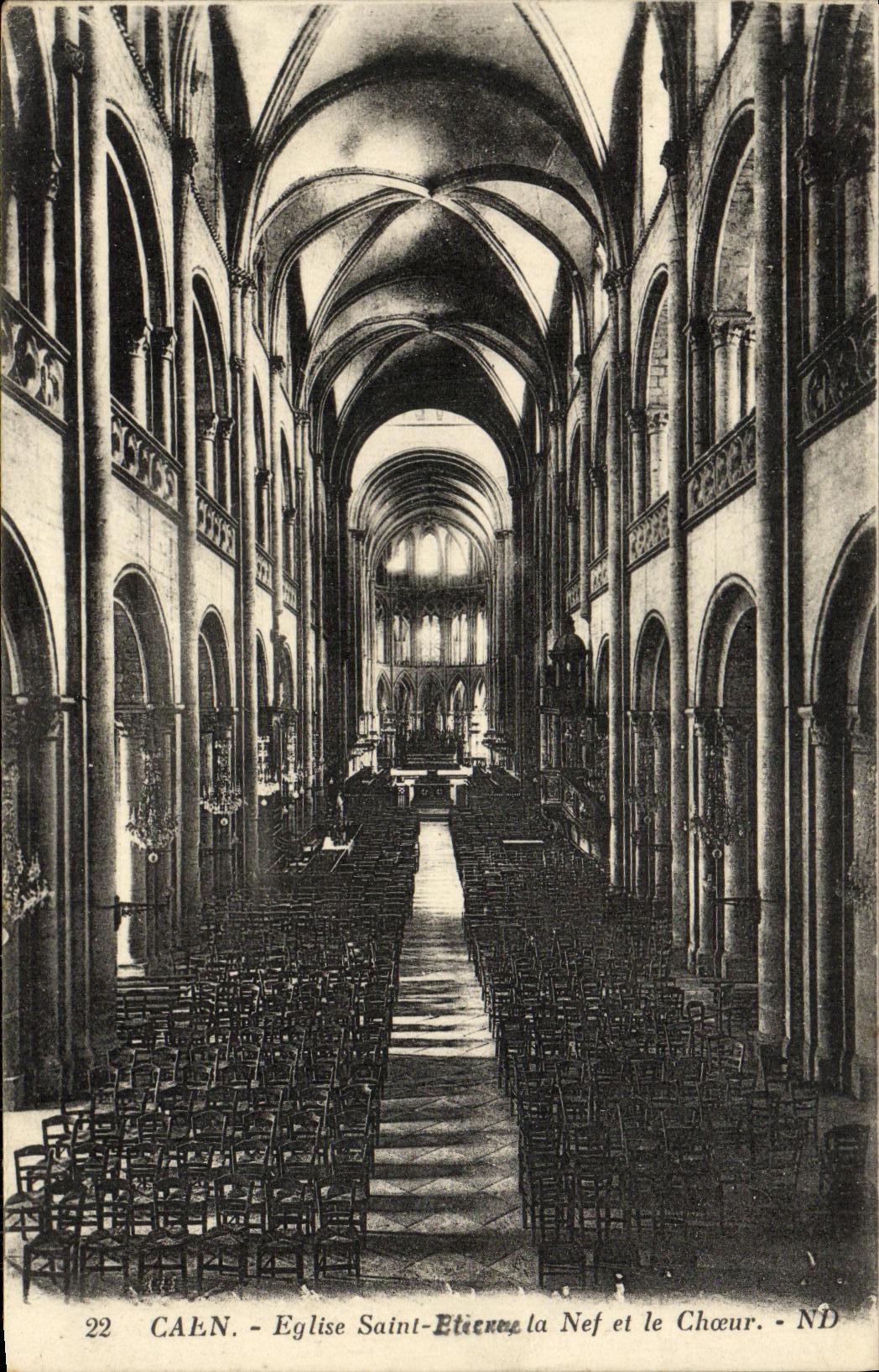 Calan - Église Saint-Étienne, la Nef et le Chœur - ND