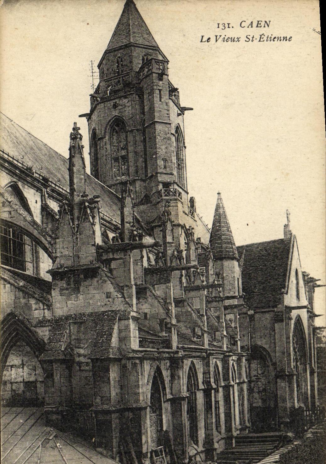 Caen — Le Vieux St-Étienne — éditeur J. Nozais, n°131