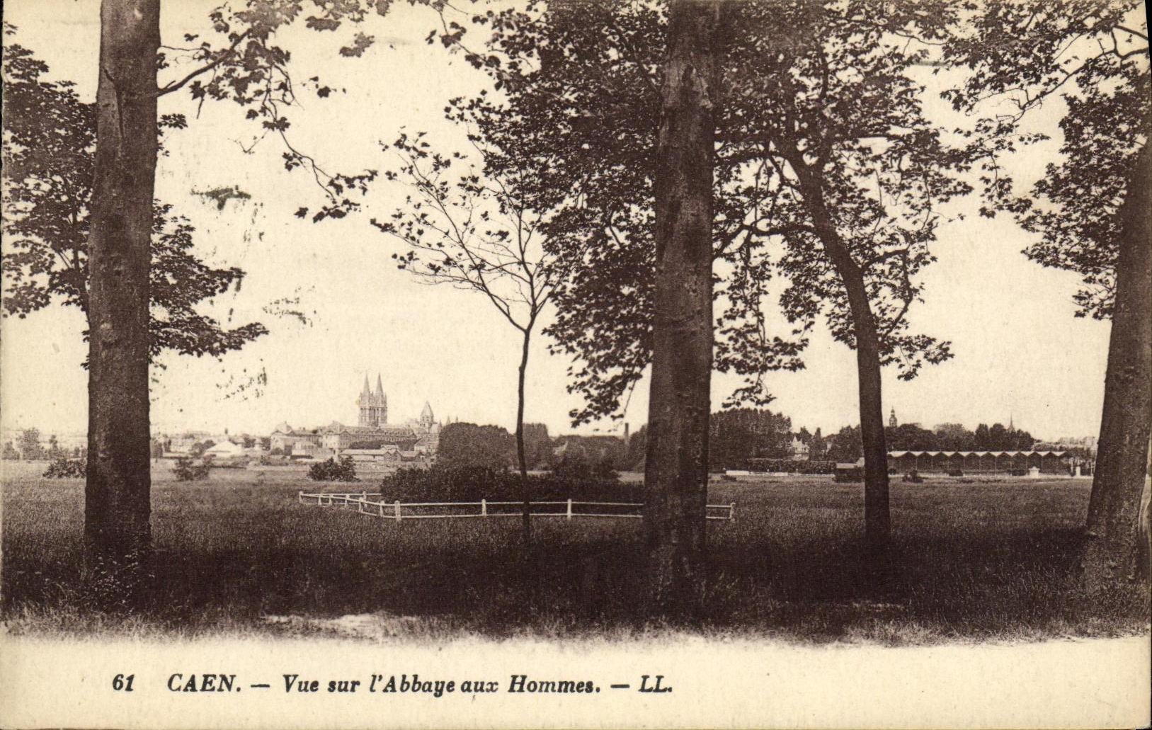 CPA Caen Vue sur l Abbaye aux Hommes 