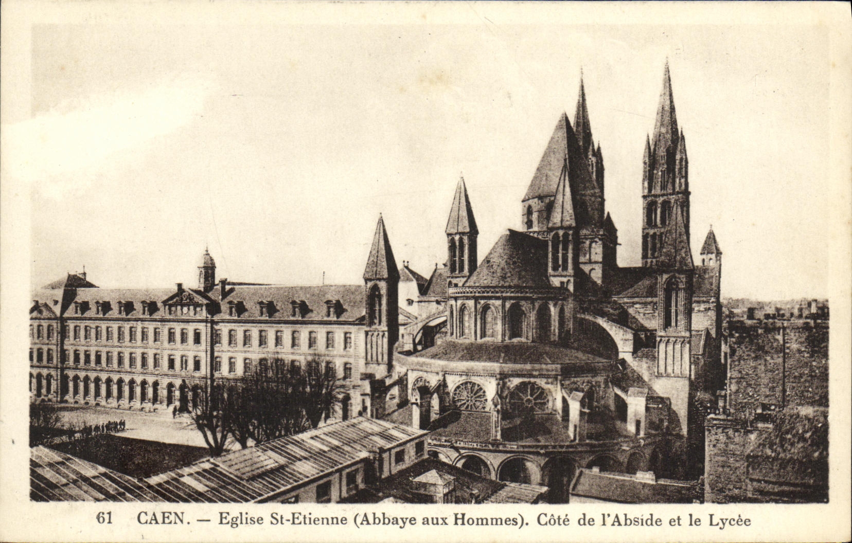 CPA Caen Eglise Saint Etienne Cote de L abside et le lycee