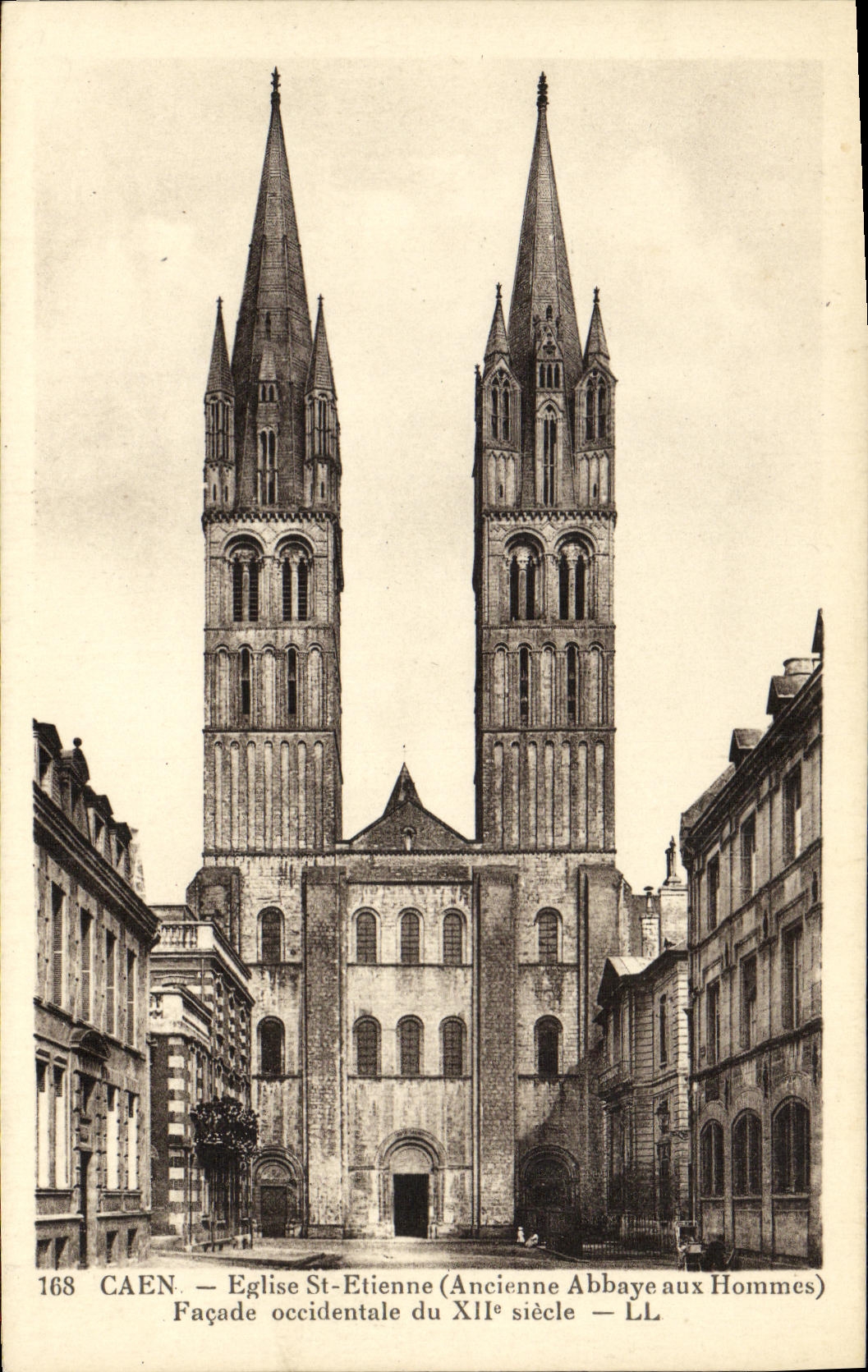 CPA Caen Eglise Saint Etienne Ancienne abbaye aux hommes Facade occidentale