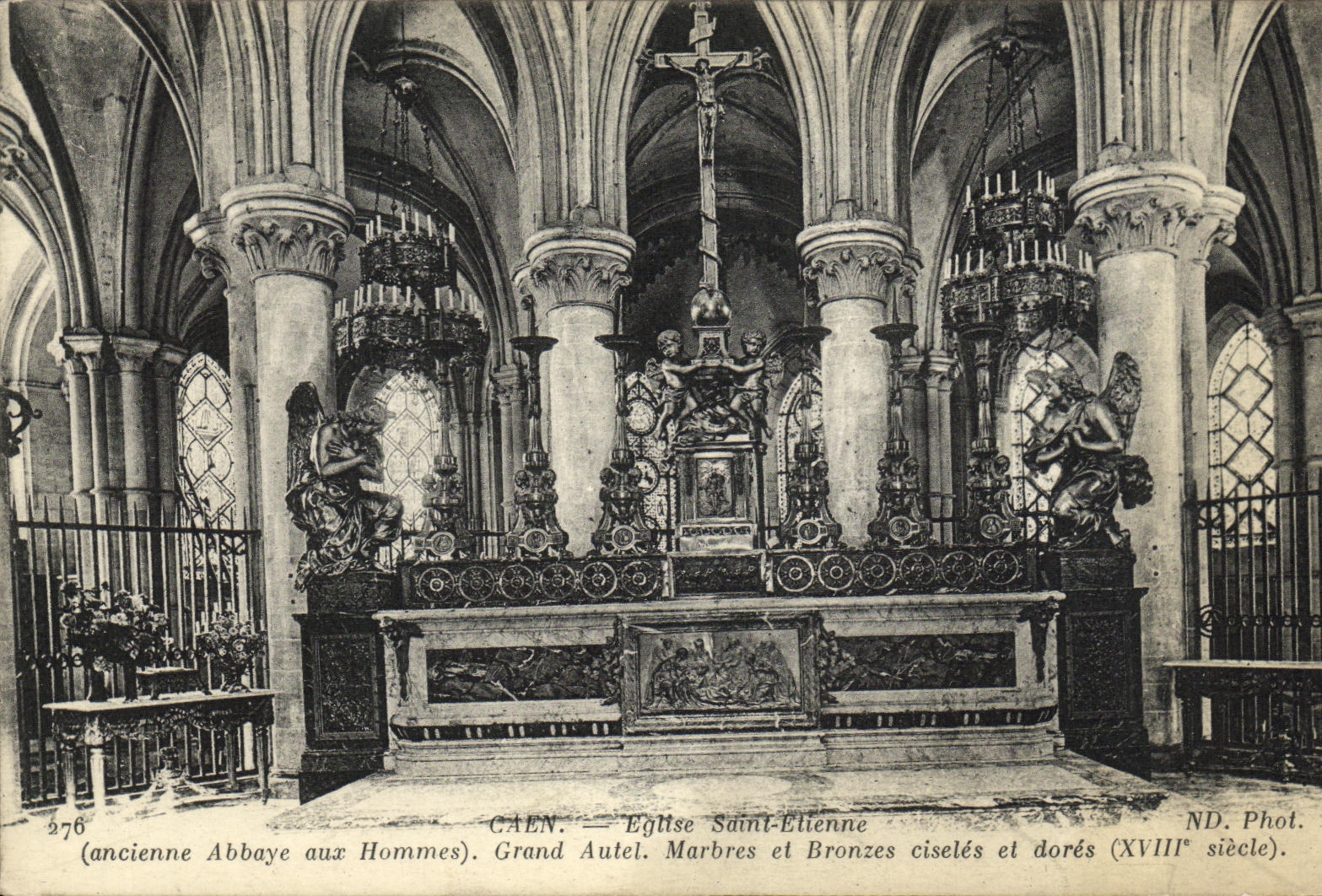 Caen — Ancienne Abbaye aux Hommes. Grand Autel Saint-Etienne — ND. Phot.
