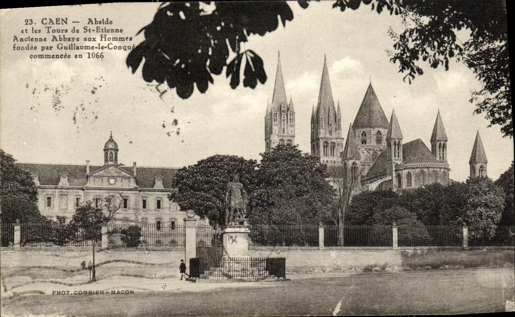 CPA Caen Eglise Saint Etienne Abbaye aux hommes et le Lycee