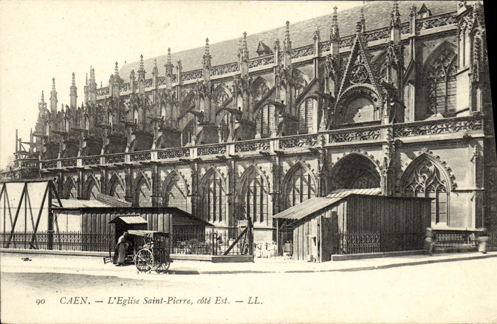 CPA Caen Eglise Saint Pierre Cote Est