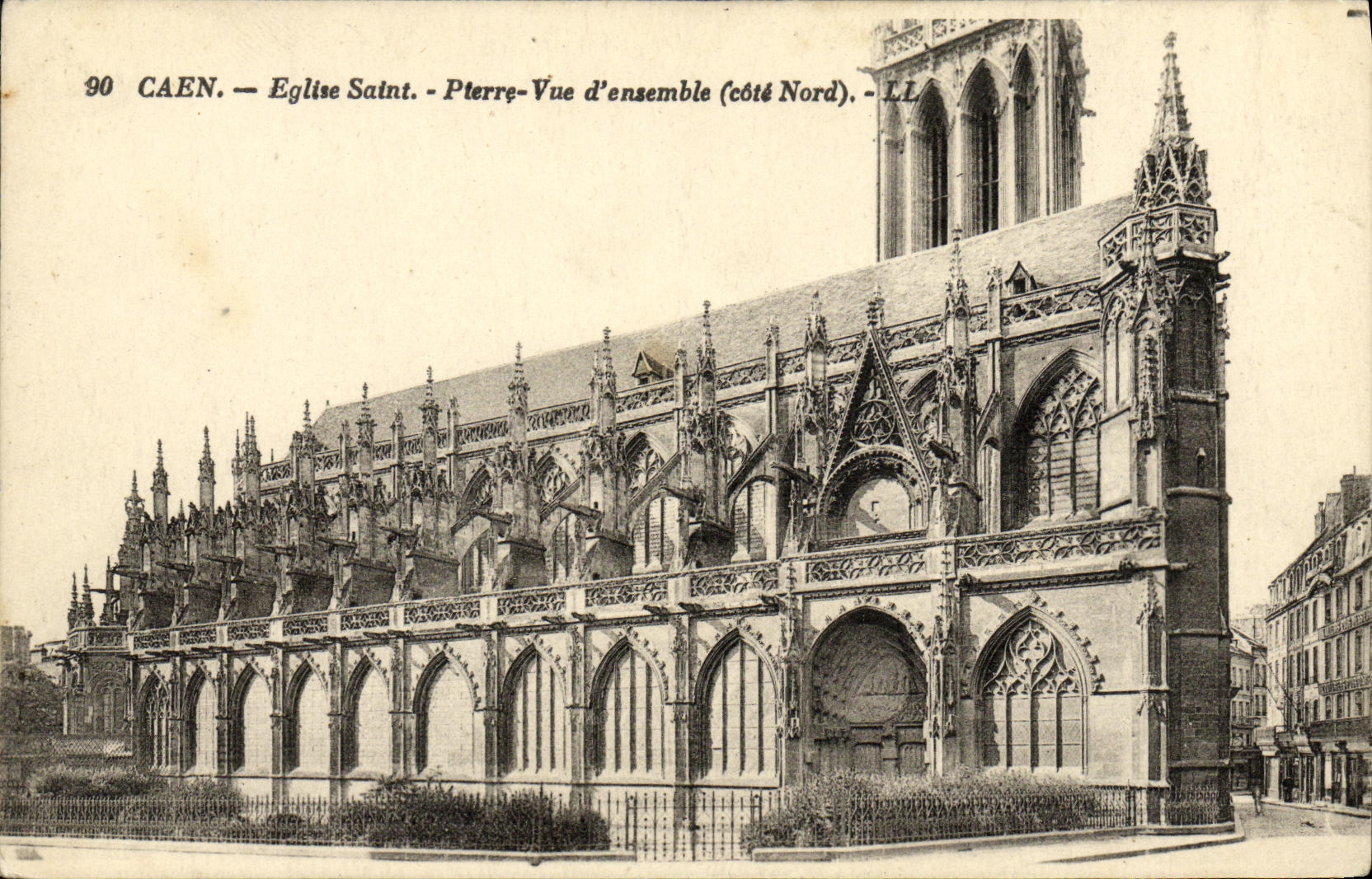 CPA Caen Eglise Saint Pierre Vue d Ensemble 