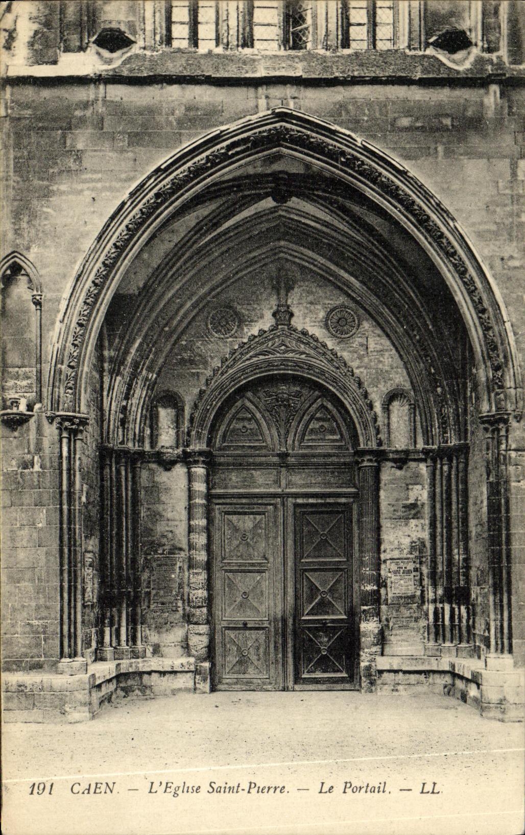 CPA Caen Eglise Saint Pierre Le Portail