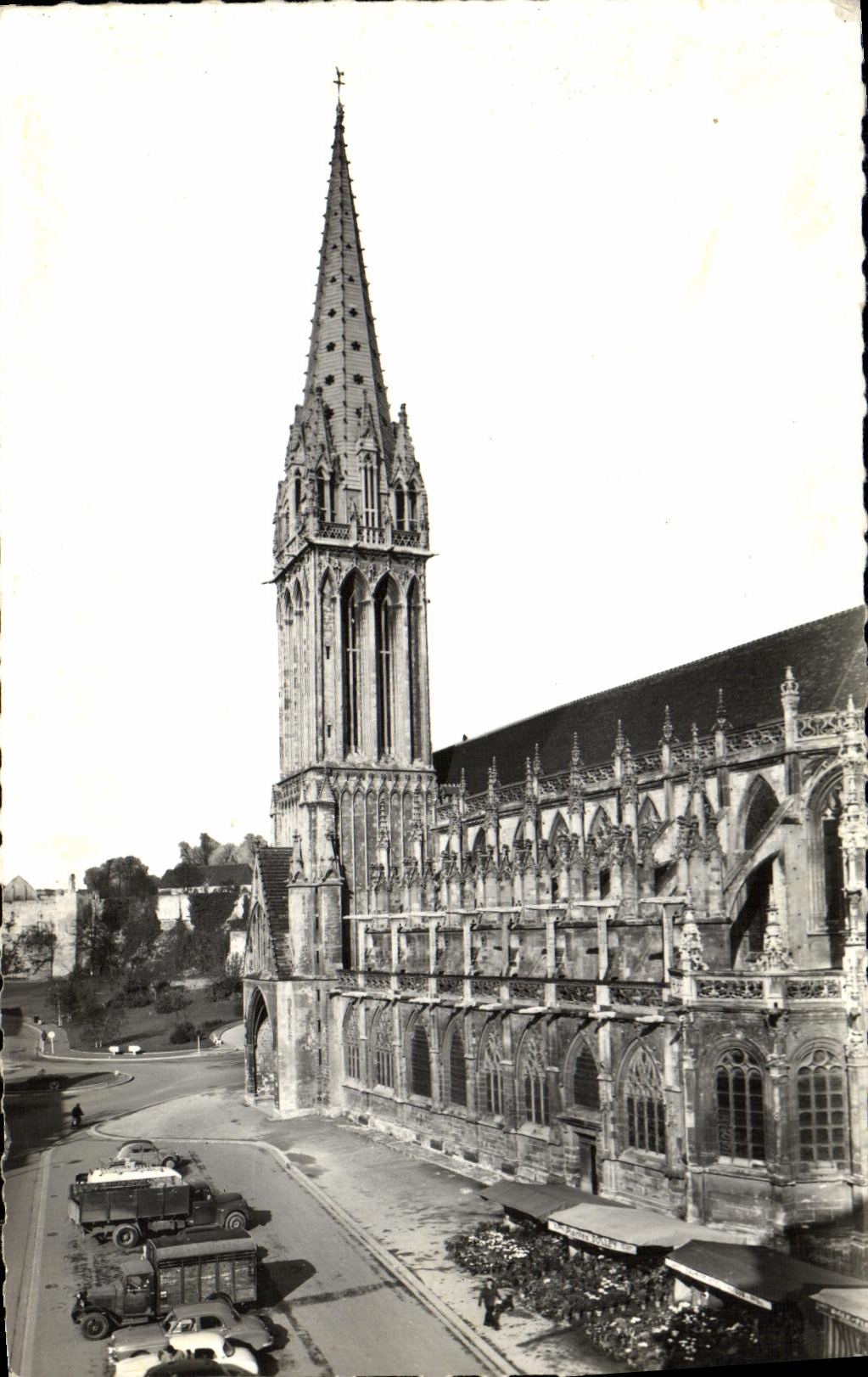CPM Caen L Eglise Saint Pierre