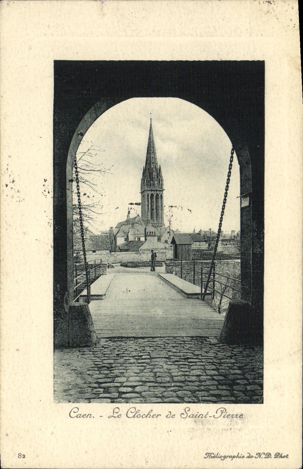 CPA Caen Abside Le clocher de l Eglise Saint Pierre 