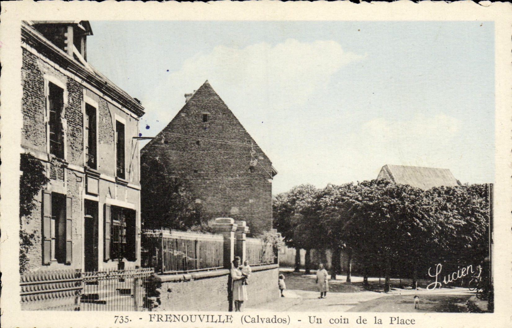 Frenouville (Calvados) — Un coin de la Place — Lucien, n°735