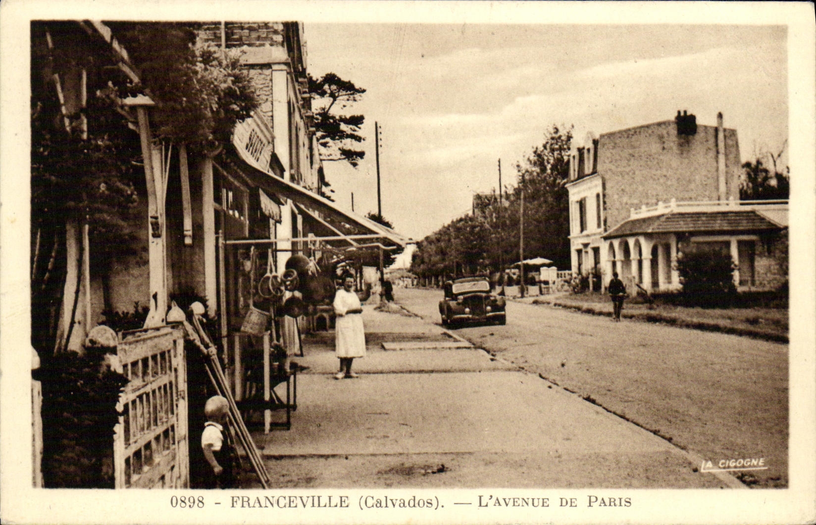 CPA Franceville L Avenue De Paris